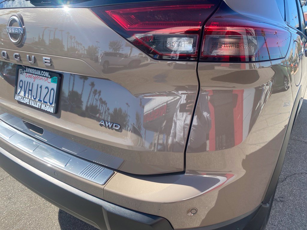 Certified 2025 Nissan Rogue SV AWD/4WD image 12