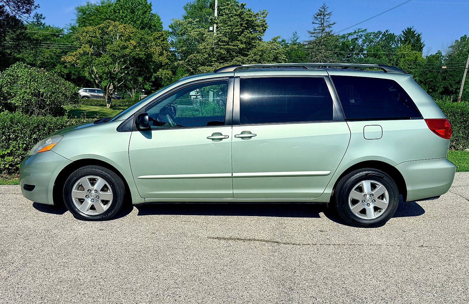 Used 2007 Toyota Sienna LE w/ LE Pkg 3 FWD image 7