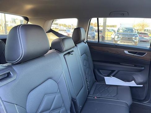 New 2025 Volkswagen Atlas SE image 10