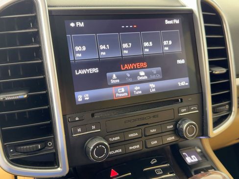 Certified 2018 Porsche Cayenne Platinum Edition image 24