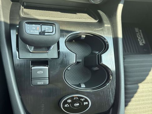 Used 2025 Nissan Rogue SV image 26