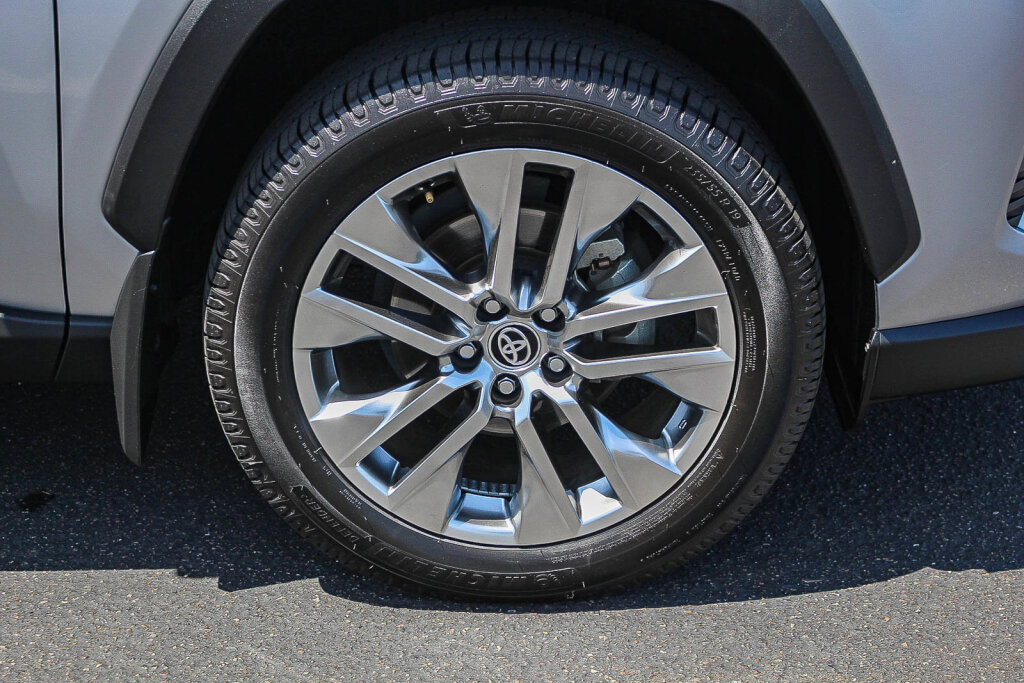 Certified 2021 Toyota RAV4 Limited FWD image 31