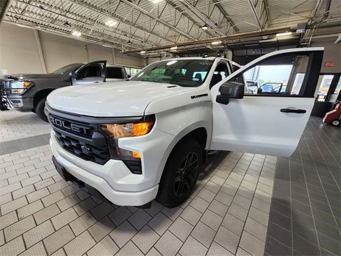 Used 2026 Chevrolet Silverado 1500 Custom w/ Turbomax Blackout Package RWD image 3