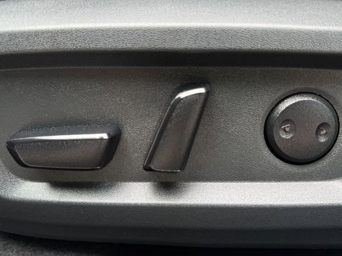Used 2025 Nissan Rogue SV AWD/4WD image 25