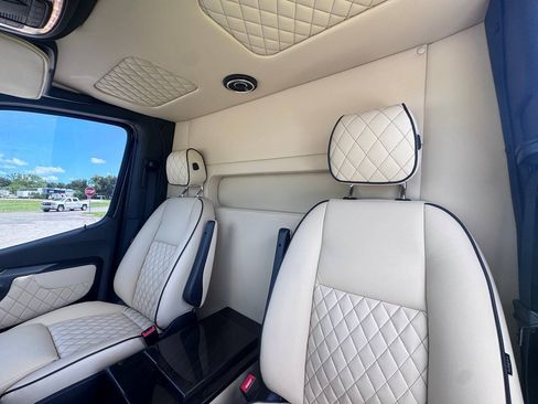 Used 2023 Mercedes-Benz Sprinter 3500 image 33