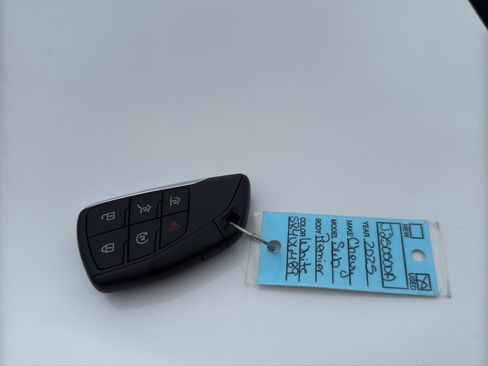 Used 2025 Chevrolet Suburban Premier AWD/4WD image 15