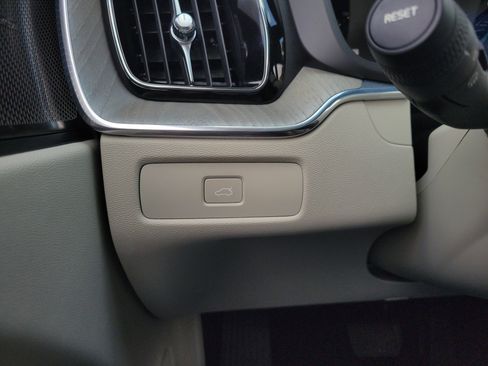 Used 2023 Volvo XC60 B5 Plus w/ Climate Package image 28