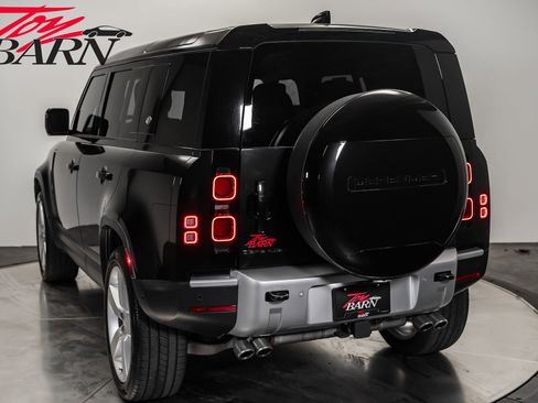 Used 2024 Land Rover Defender 110 SE image 12