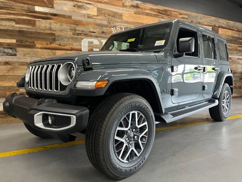 New 2026 Jeep Wrangler Unlimited Sahara AWD/4WD image 17