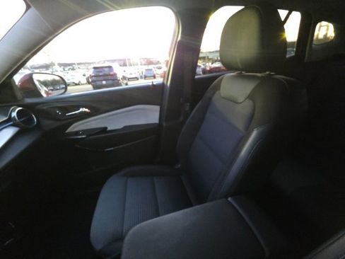 Used 2025 Chevrolet Trax LT image 22