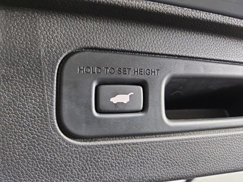 Used 2025 Honda Pilot Touring image 34