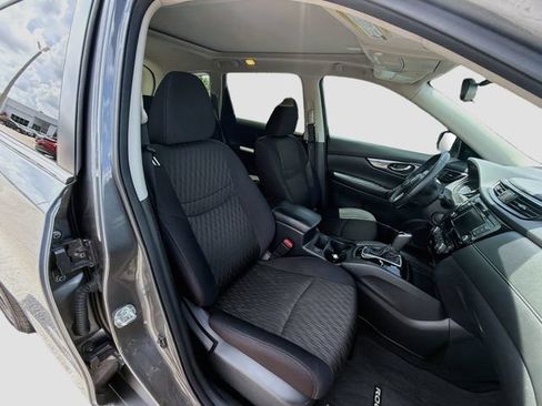 Used 2019 Nissan Rogue SV w/ Premium Package FWD image 14