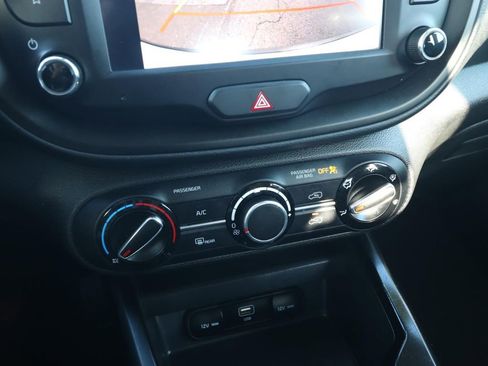 Used 2025 Kia Soul LX w/ LX Technology Package image 20