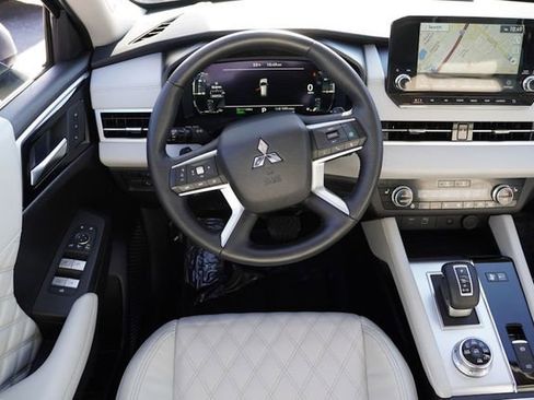 Used 2023 Mitsubishi Outlander SEL image 21