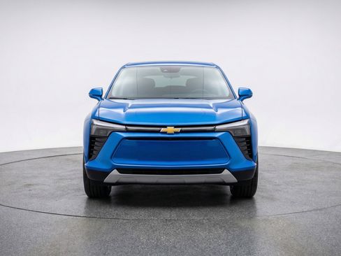 Used 2025 Chevrolet Blazer LT image 2