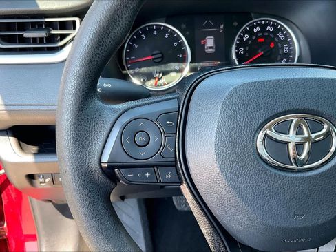 Used 2021 Toyota RAV4 LE FWD image 23