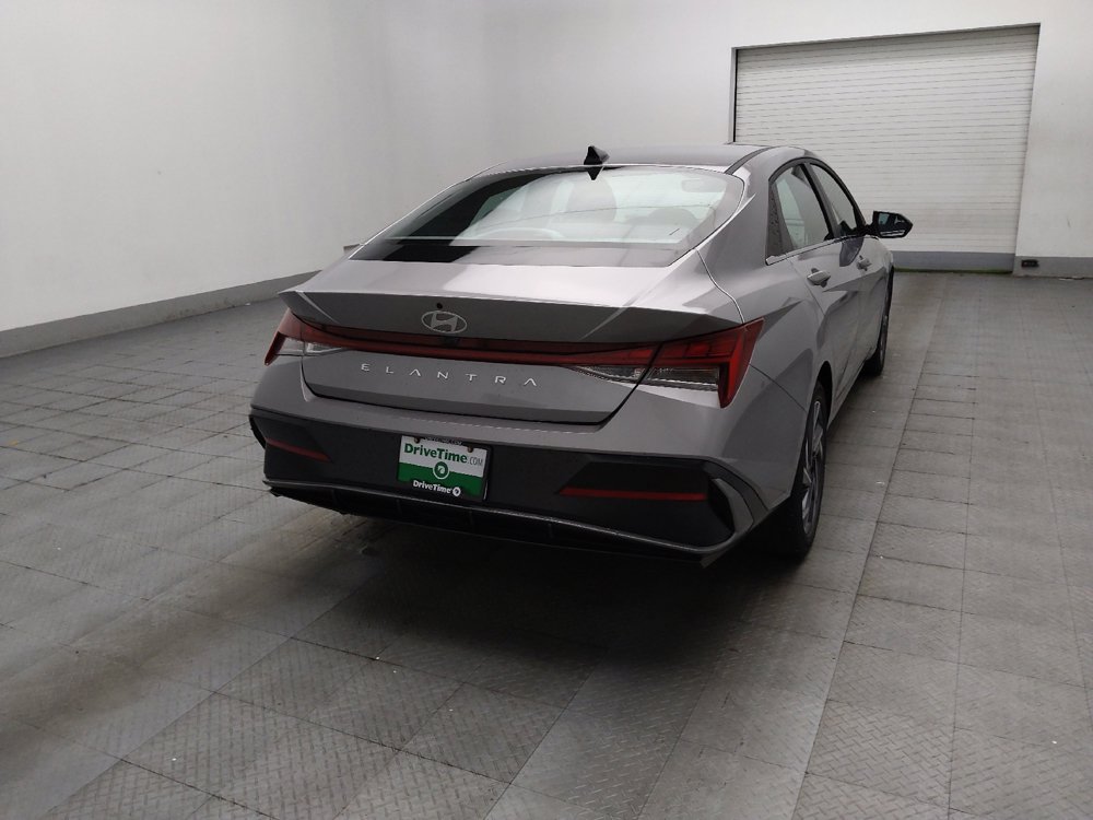 Used 2025 Hyundai Elantra SEL FWD image 9