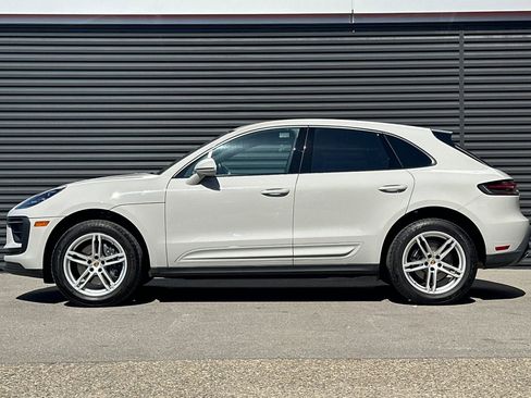 Used 2025 Porsche Macan image 2
