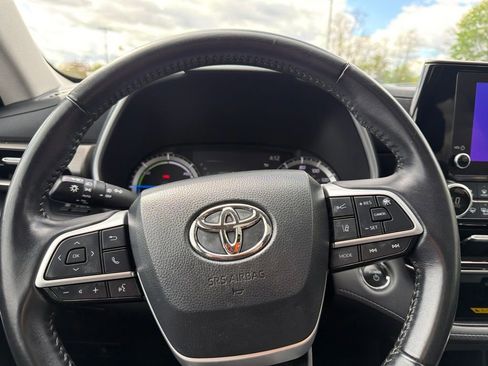 Used 2023 Toyota Highlander XLE AWD/4WD image 30