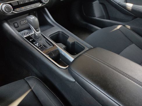Used 2024 Nissan Sentra SV FWD image 26