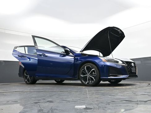 Used 2024 Nissan Altima 2.5 SR image 50