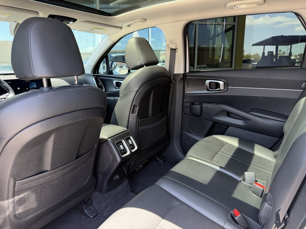 Used 2025 Kia Sorento S w/ Panoramic Sunroof Package FWD image 32
