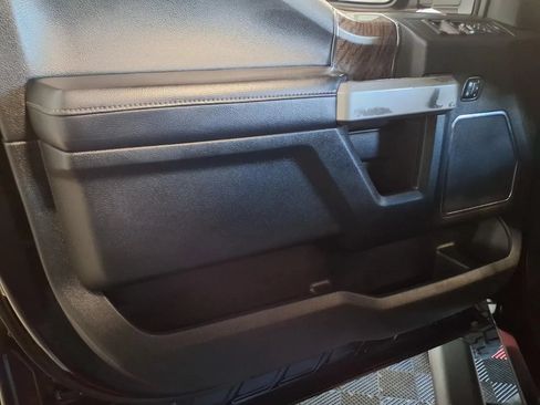 Used 2019 Ford F250 Lariat w/ Lariat Value Package AWD/4WD image 16