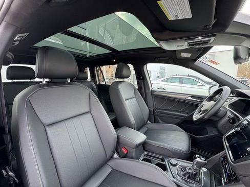 Certified 2023 Volkswagen Tiguan SE R-Line image 24