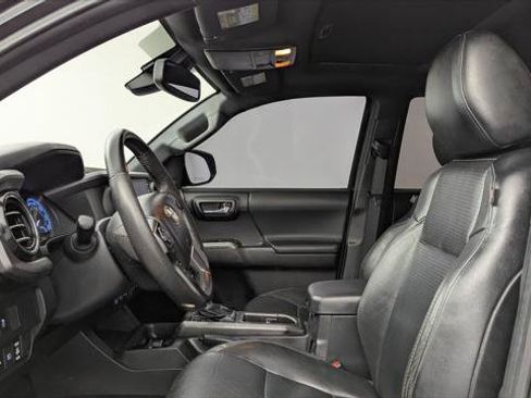 Used 2022 Toyota Tacoma TRD Sport w/ TRD Premium Sport Package AWD/4WD image 14