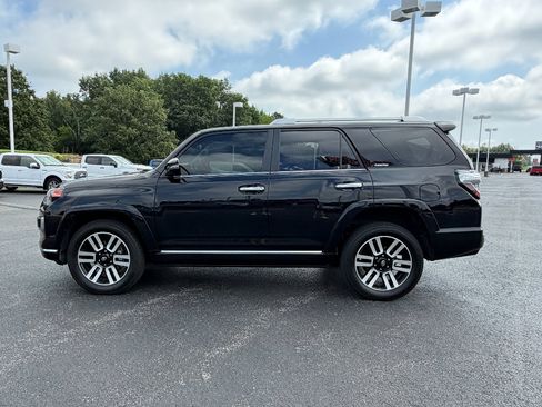 Used 2023 Toyota 4Runner Limited AWD/4WD image 4