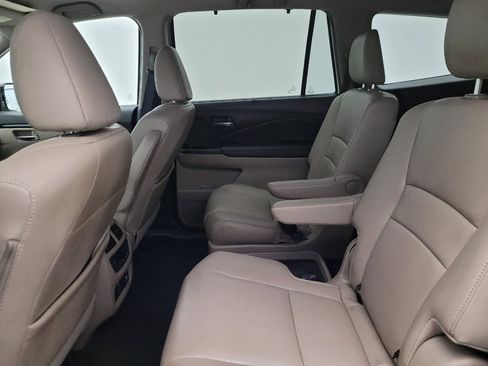 Used 2019 Honda Pilot Touring image 18
