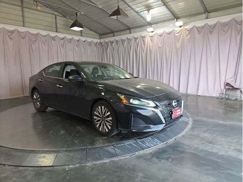 Used 2024 Nissan Altima 2.5 SV image 6