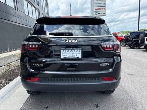 Used 2024 Jeep Compass Latitude AWD/4WD image 4