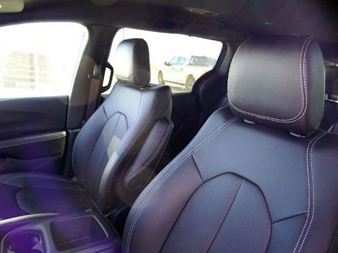New 2026 Chrysler Pacifica Select image 11