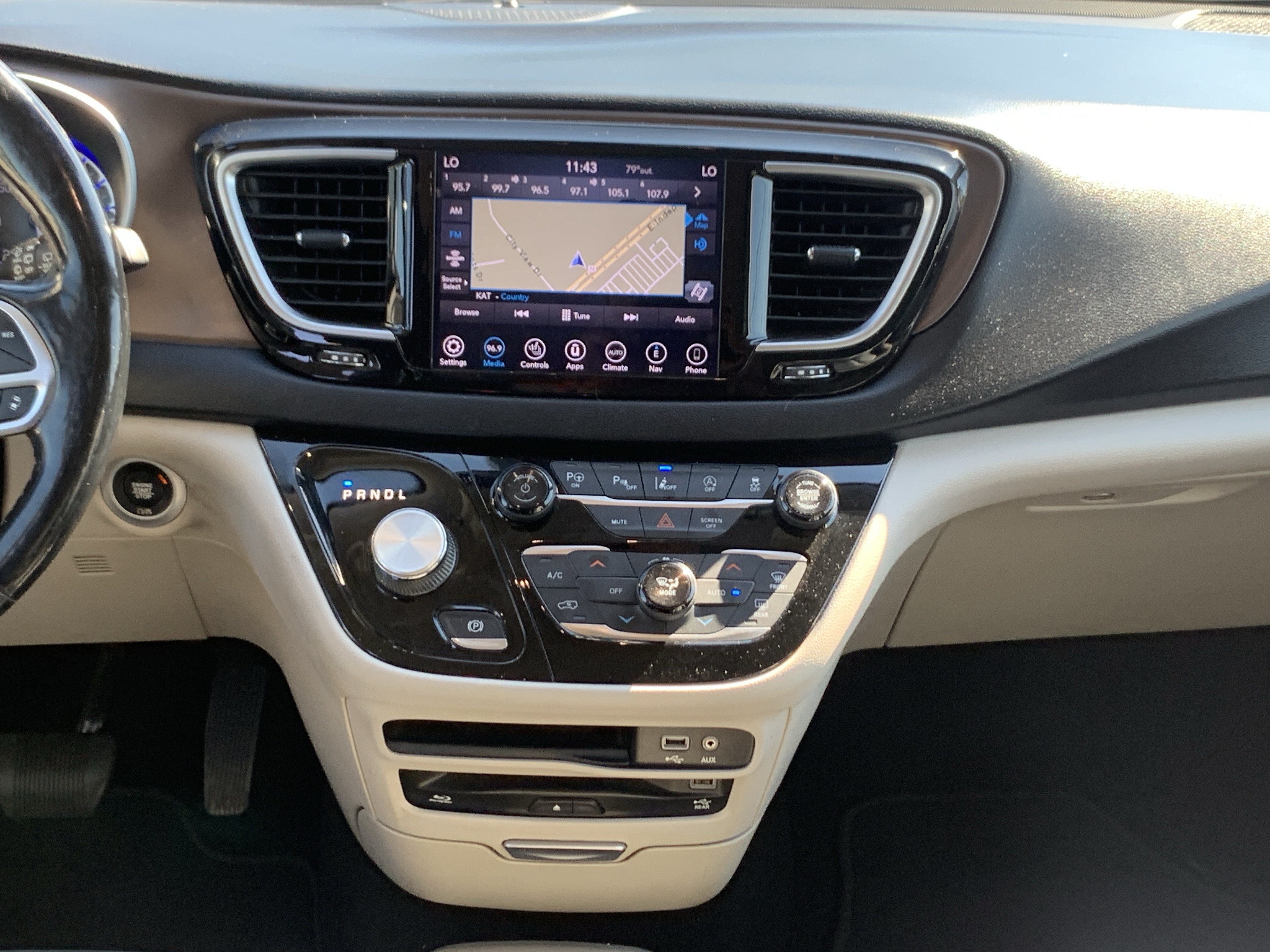 Used 2019 Chrysler Pacifica Touring-L Plus w/ Advanced Safetytec Group FWD image 31
