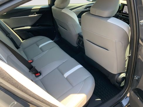 Used 2025 Toyota Camry SE FWD image 17