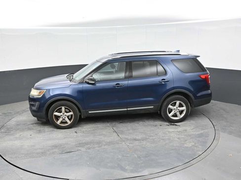 Used 2016 Ford Explorer XLT w/ Equipment Group 202A AWD/4WD image 14