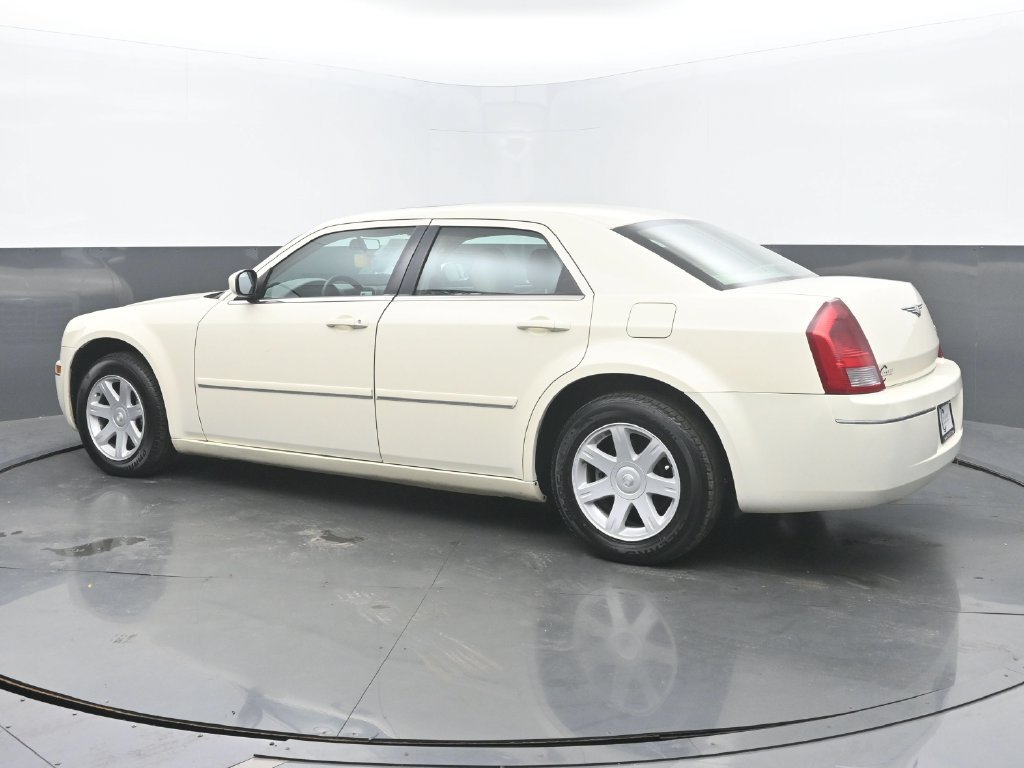 Used 2005 Chrysler 300 Touring w/ Sound Group RWD image 3