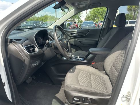 Used 2018 Chevrolet Equinox LT FWD image 16