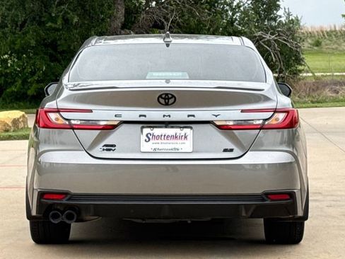 Used 2025 Toyota Camry SE w/ Convenience Package image 7
