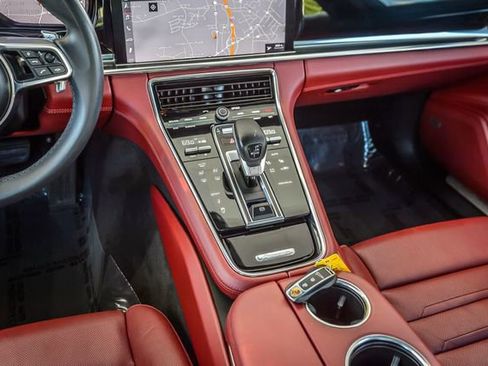 Used 2020 Porsche Panamera image 30