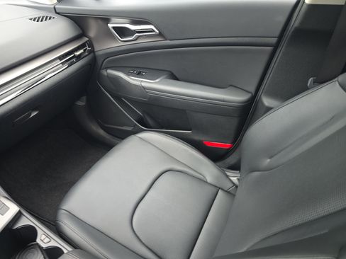 Certified 2026 Kia Sportage EX FWD image 16