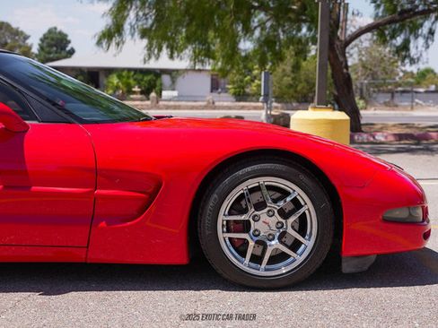 Used 1999 Chevrolet Corvette Coupe w/ Memory Pkg RWD image 11