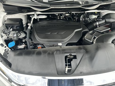Certified 2023 Honda Odyssey EX image 17