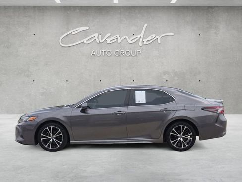 Used 2018 Toyota Camry SE FWD image 13