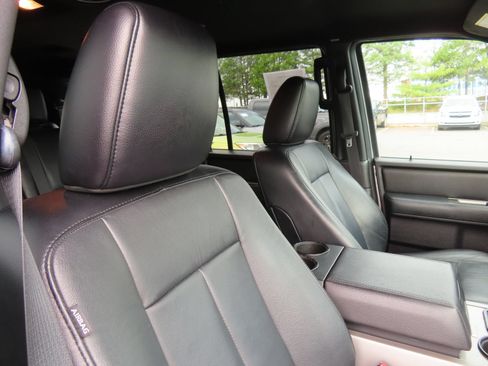 Used 2017 Ford Expedition XLT w/ Equipment Group 201A RWD image 31