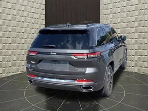 Certified 2023 Jeep Grand Cherokee Overland w/ Luxury Tech Group IV AWD/4WD image 5