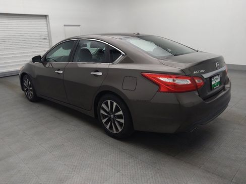 Used 2017 Nissan Altima 2.5 SL w/ Moonroof Package image 3