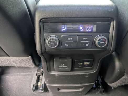 Used 2021 GMC Acadia Denali w/ Denali Technology Package FWD image 15