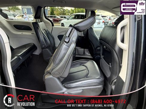 Used 2024 Chrysler Pacifica Limited FWD image 43